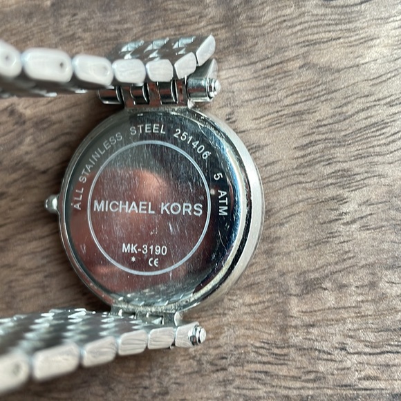 Michael Kors MK3190 Darci Silver Dial Pave Bezel Women's Watch - Picture 4 of 9